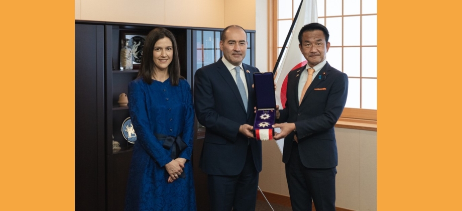 El Embajador Santiago Pardo recibe alta condecoración por parte del Gobierno de Japón